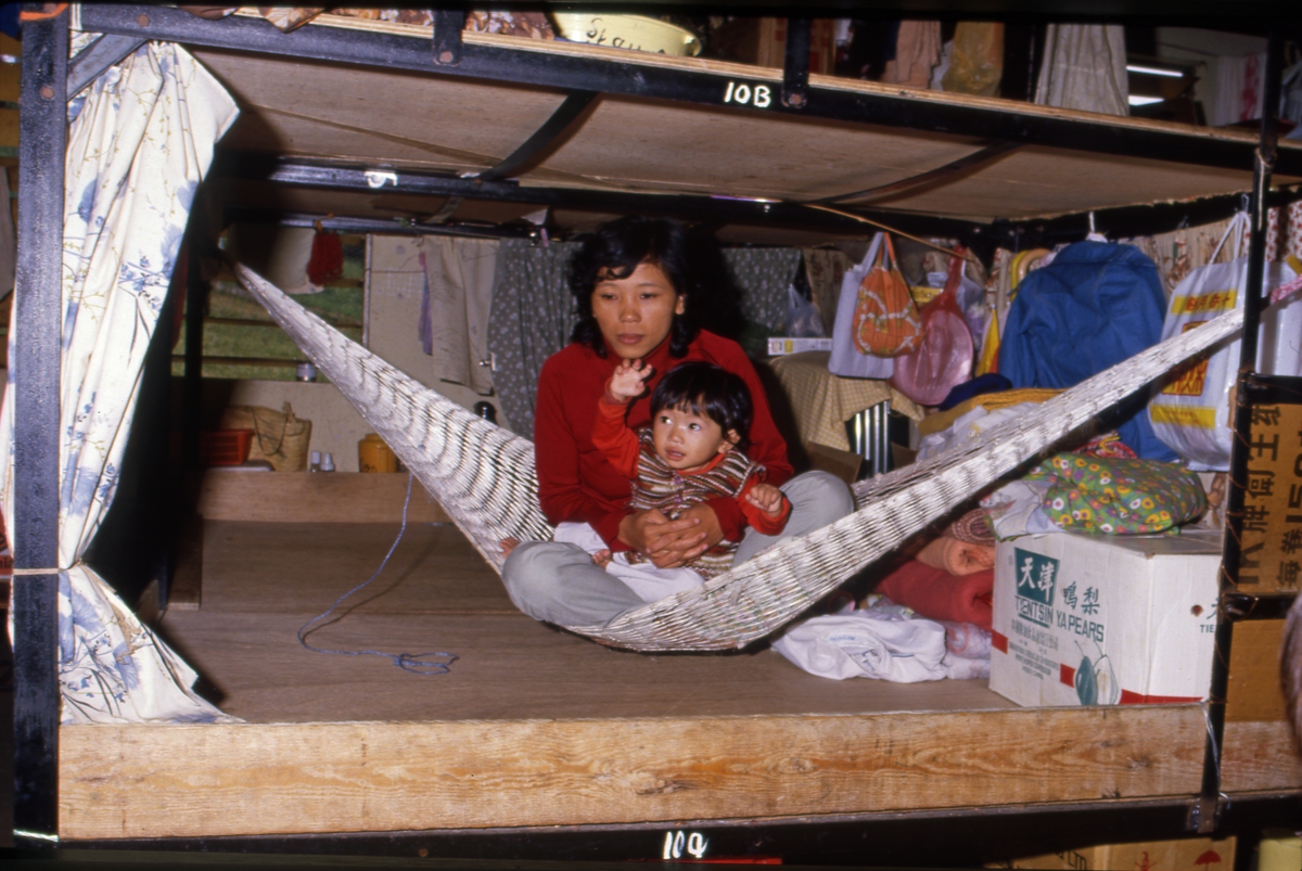 Familiens køye, - i Tuen Mun flyktningeleir i Hong Kong.