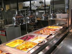 Disk med middagsretter i kantinen på Valhall QP.