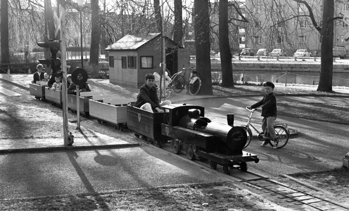 Trafiklekskolan 4 maj 1965

Lillputte tåget på stora holmen.