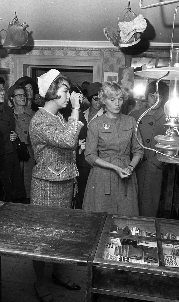 Prinsessbesök 20 september 1965

Prinsessan Christina besöker handelsboden i Wadköping under Ungdomens Dag.