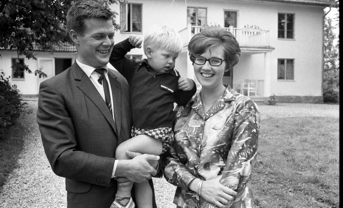 Mosjö gård, 10 juni 1967

Familjen Willerman.