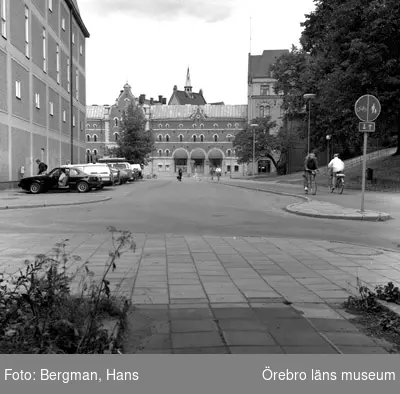 Kyrkogatan norrut mot Vasagatan, 1989-06.
Till vänster Kyrkogatan 4, 2.