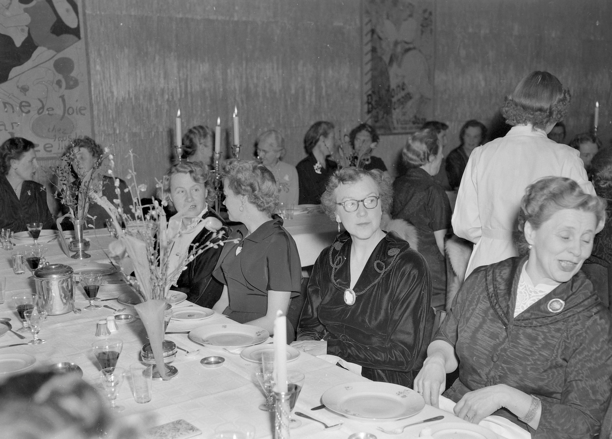 Middagsselskap i Kunstindustrimuseet og Handelsstandens Hus