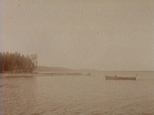 8/9 1914. En båt i  sjön