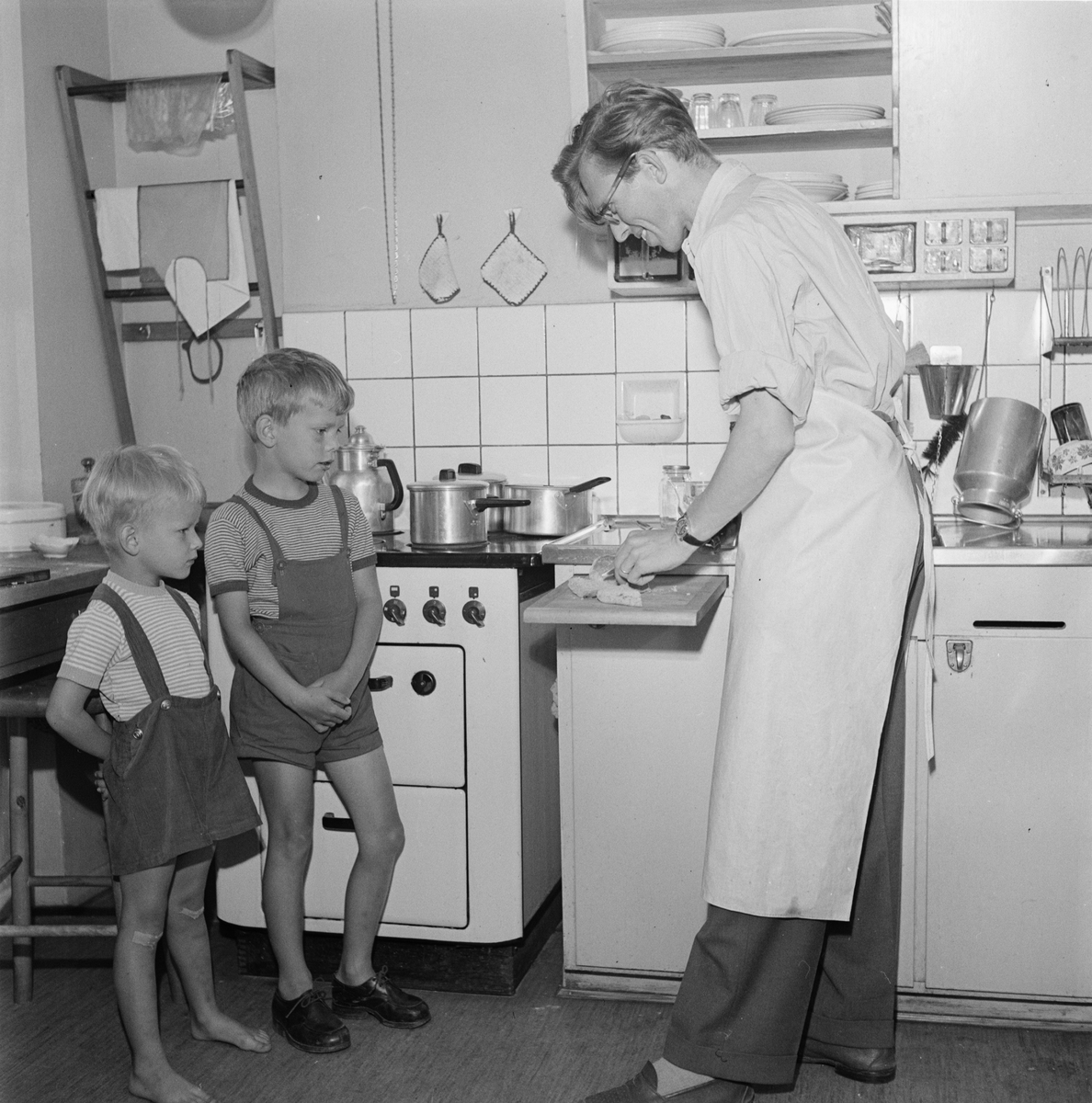Blindas dag, pojkar i kök, Uppsala 1954