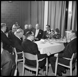 Jubilantfest for herrer. Fra kaffebordene.