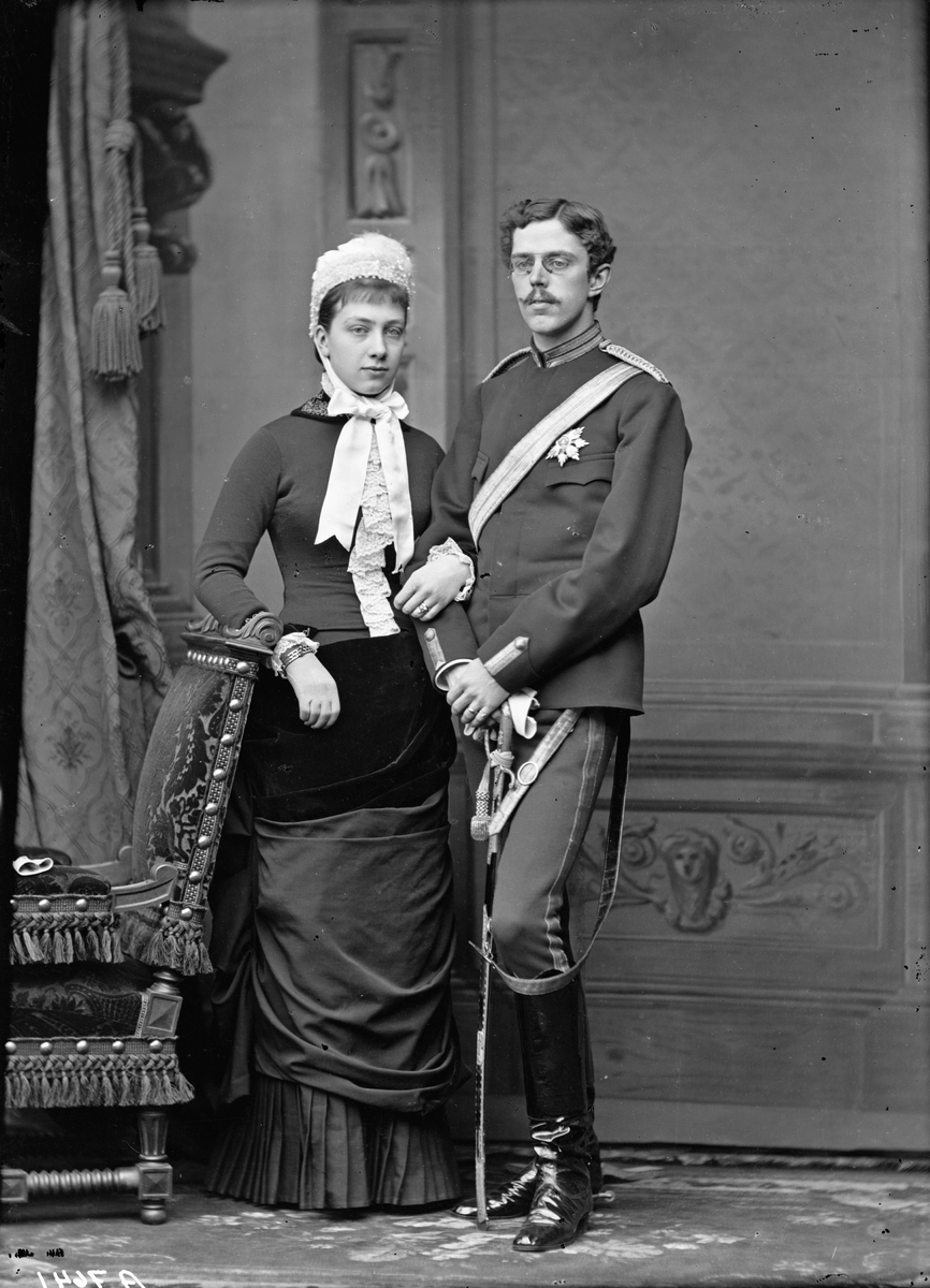 Drottning Victorias bilder. Drottning Victoria och Gustaf V. Förlovningsporträtt. 1881