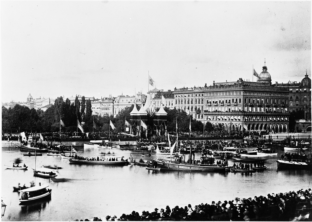 John Ericssons stoft föres i land vid Karl XII:s torg, Stockholm, 16 september 1890.