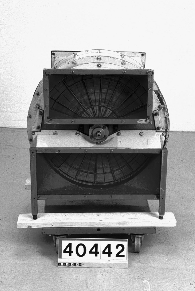 Luftförvärmare typ Ljungström. Forskningsmodell av plåt. Modellen har använts av SRM för forsknings- och utvecklingsändamål.