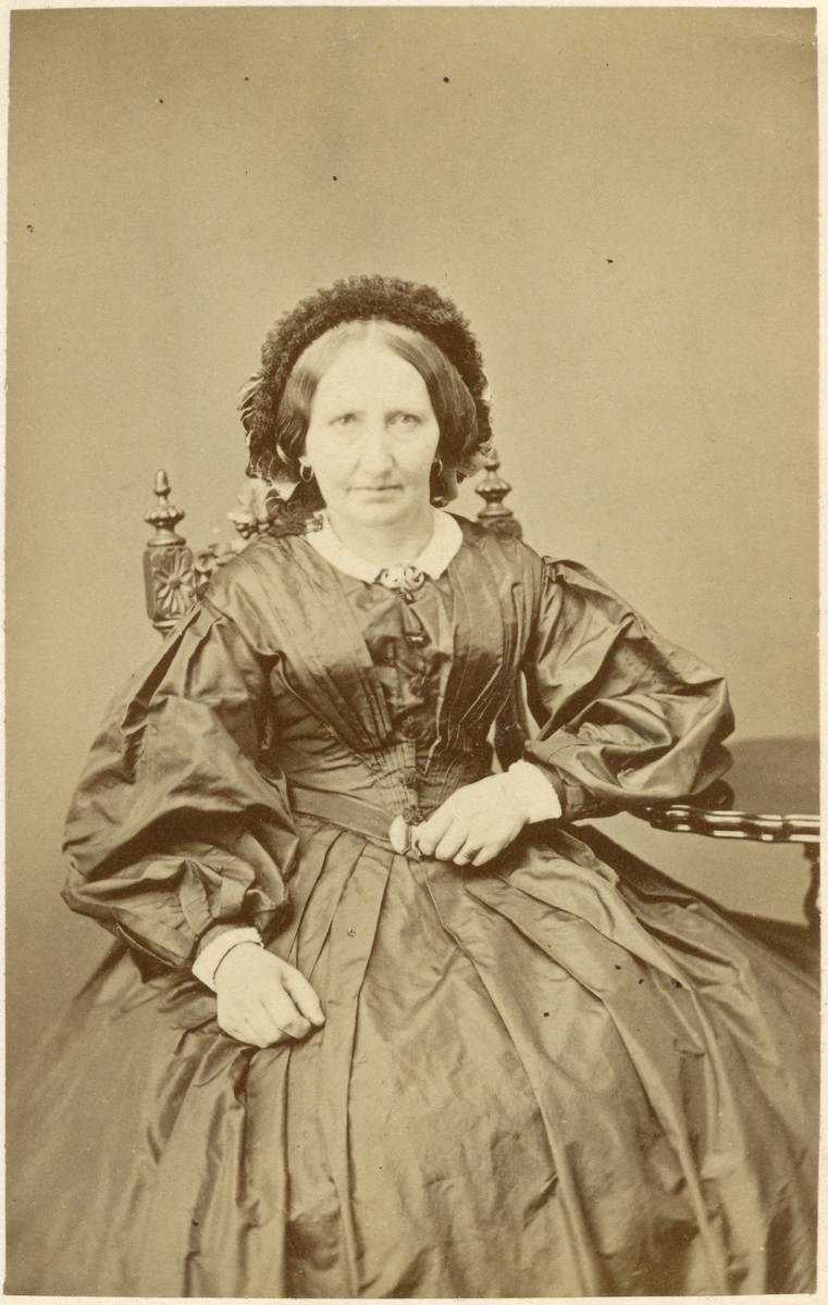 Mina Casselli. Gift med brukspatron Jöns Casselli. Ägare av Molnebo 1851-1859.