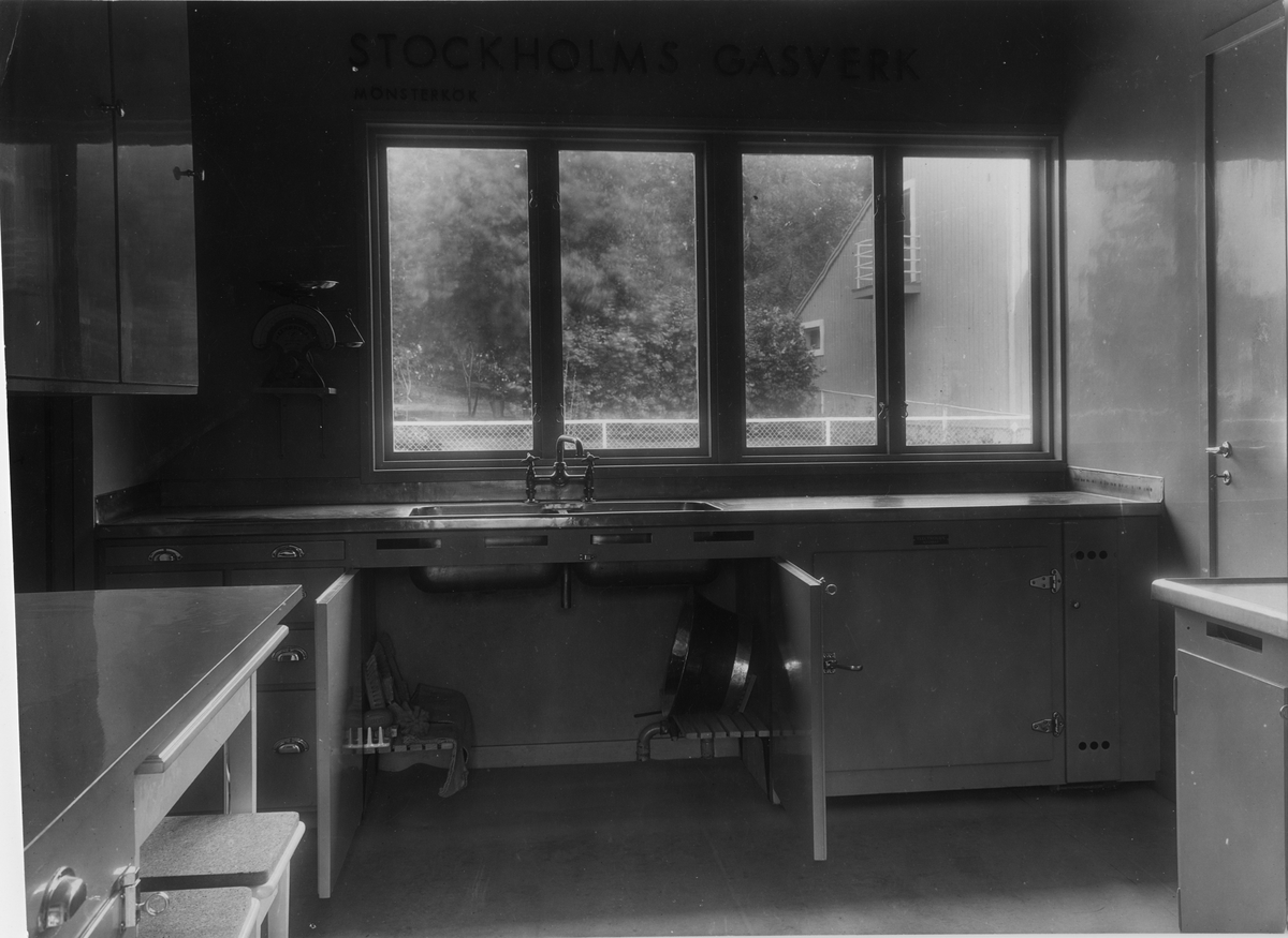 Stockholms gasverks monterkök för egnahem, troligen vid Stockholmsutställningen 1930. Arkitekt Hokon Ahlberg.