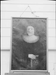 Prest i Fåberg Kirke. Repro.