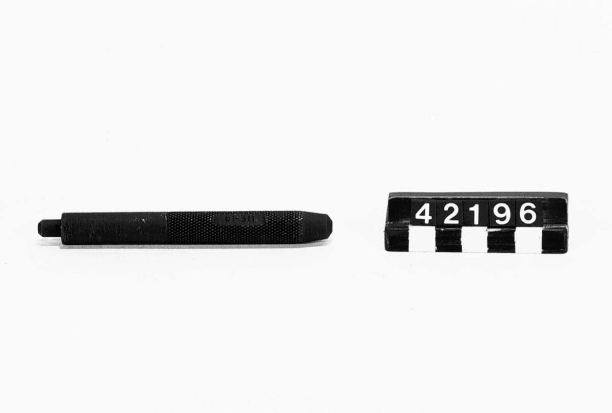 Stansverktyg, "Plunch", av metall. Märkt: "61-311".