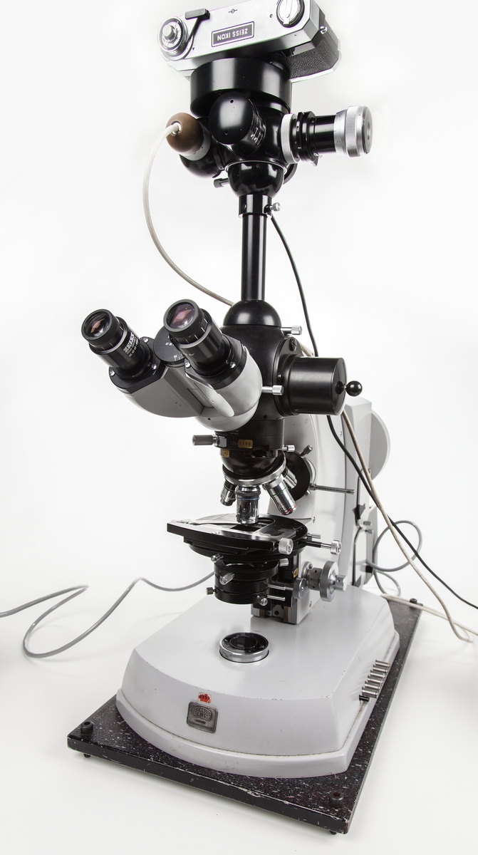 Zeiss ljusmikroskop, använt med TM45317:49
inkl. blått skyddsöverdrag.