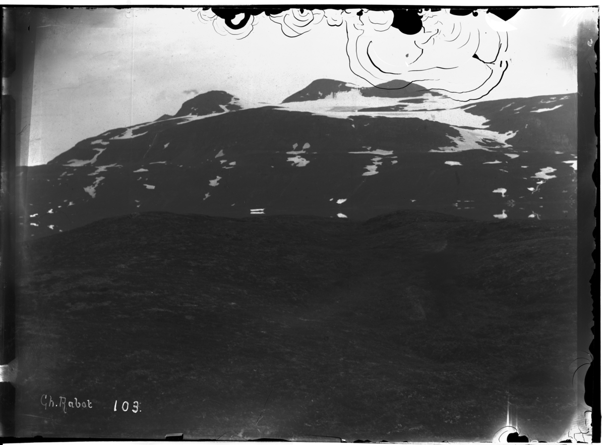 "De norske topper av Sulitelma. Foto tatt fra omegn av nedre Lomnijauri" August 1881