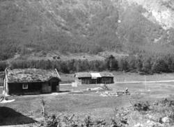 Heimstølen til Søre Vøllo,85.1, i Hemsedal, ca. 1935.
På ves