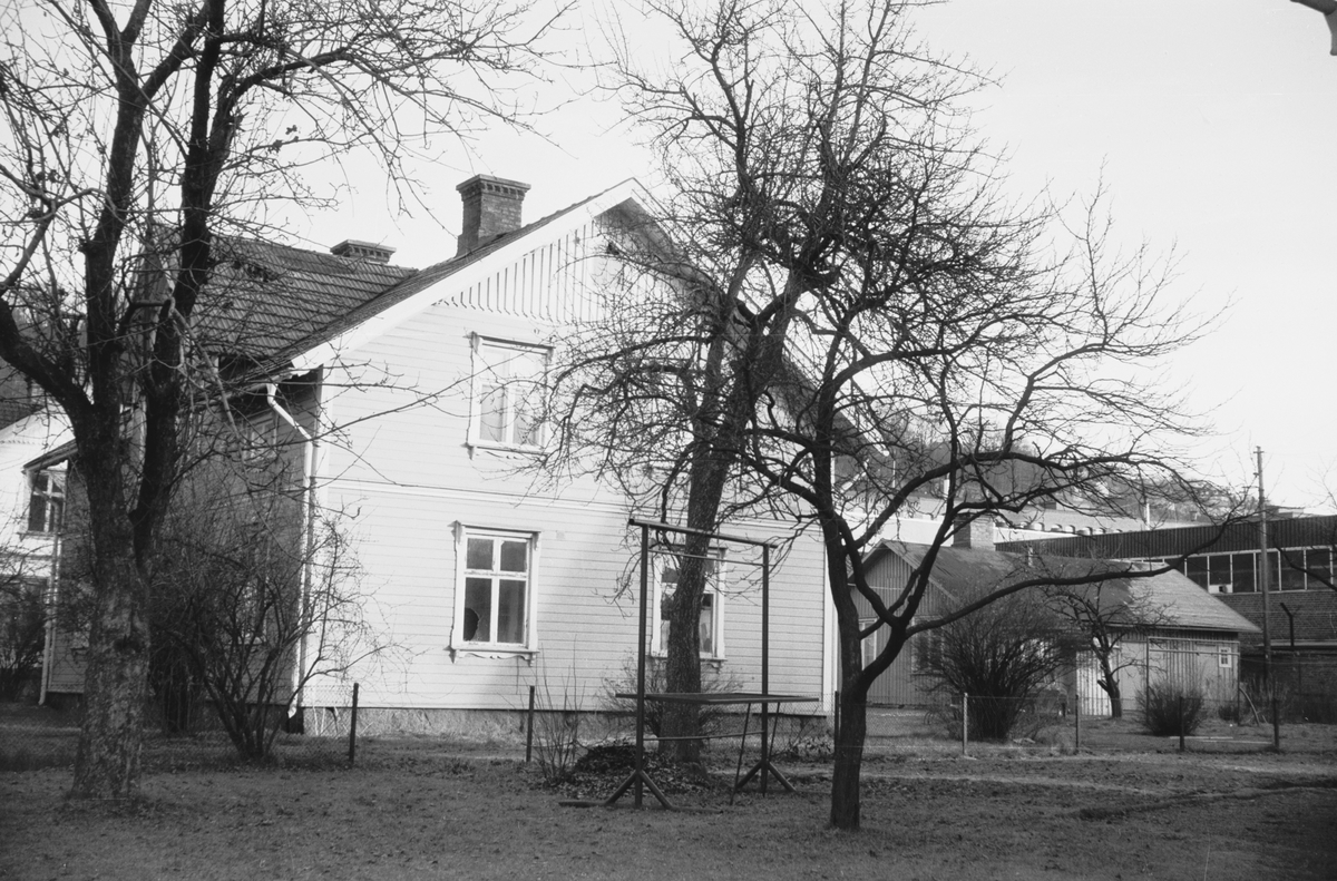 Bostadshus vid Trädgårdsgatan i Huskvarna, mot Husqvarna AB.