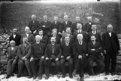 Fotsamling etter Hans Tveito. Gruppebilde av Lårdal heradsty