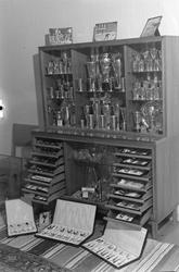 Premieskap. Hjemme hos skøyteløper Hjalmar Andersen "Hjallis