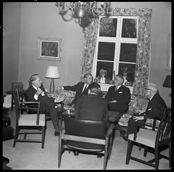 Statsminister Per Borten besøker Eidanger Salpeterfabriker.