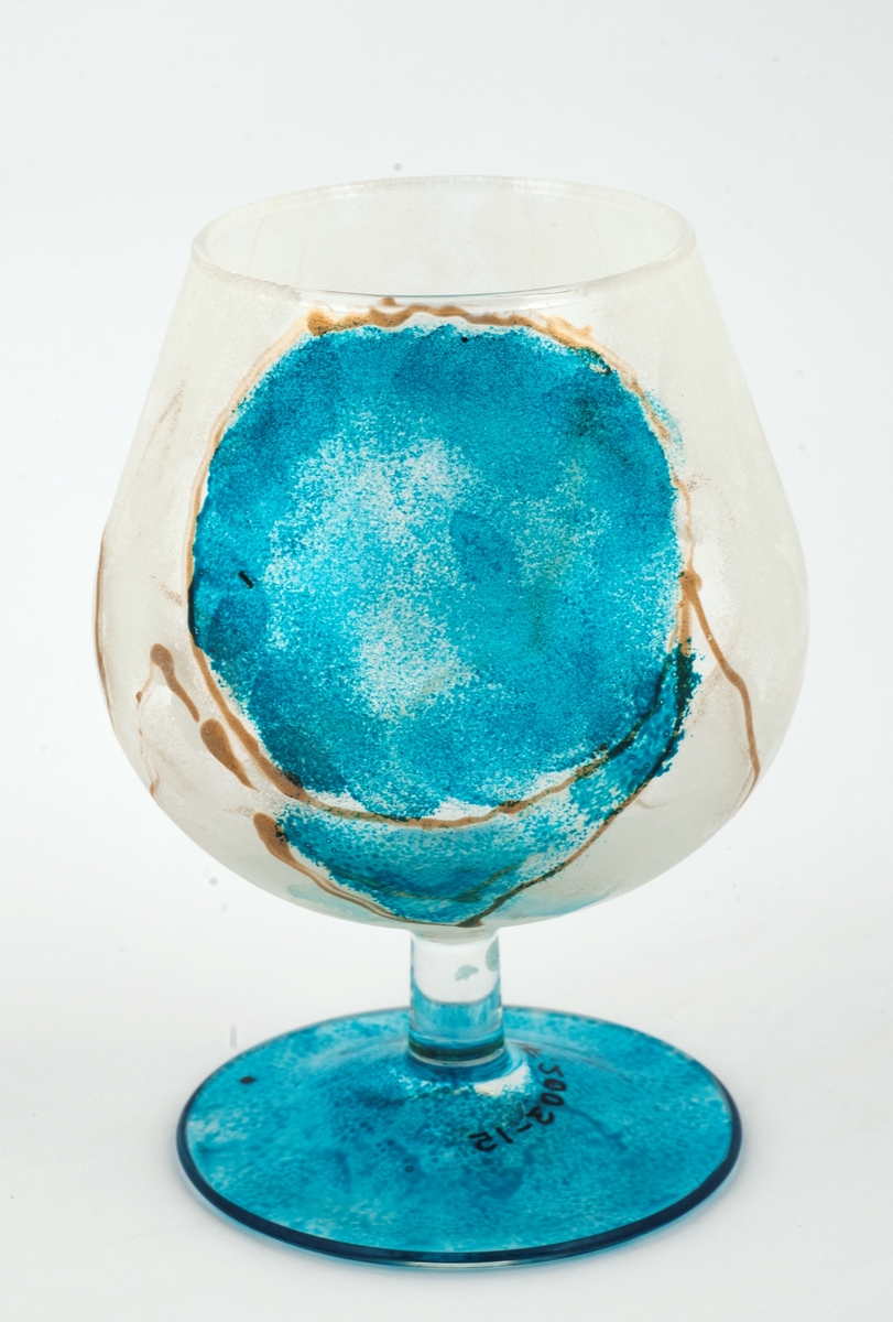 Lavt stetteglass med håndmalt dekor