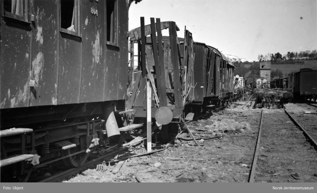 Ødeleggelser på Dombås stasjon etter bombingen i 1940