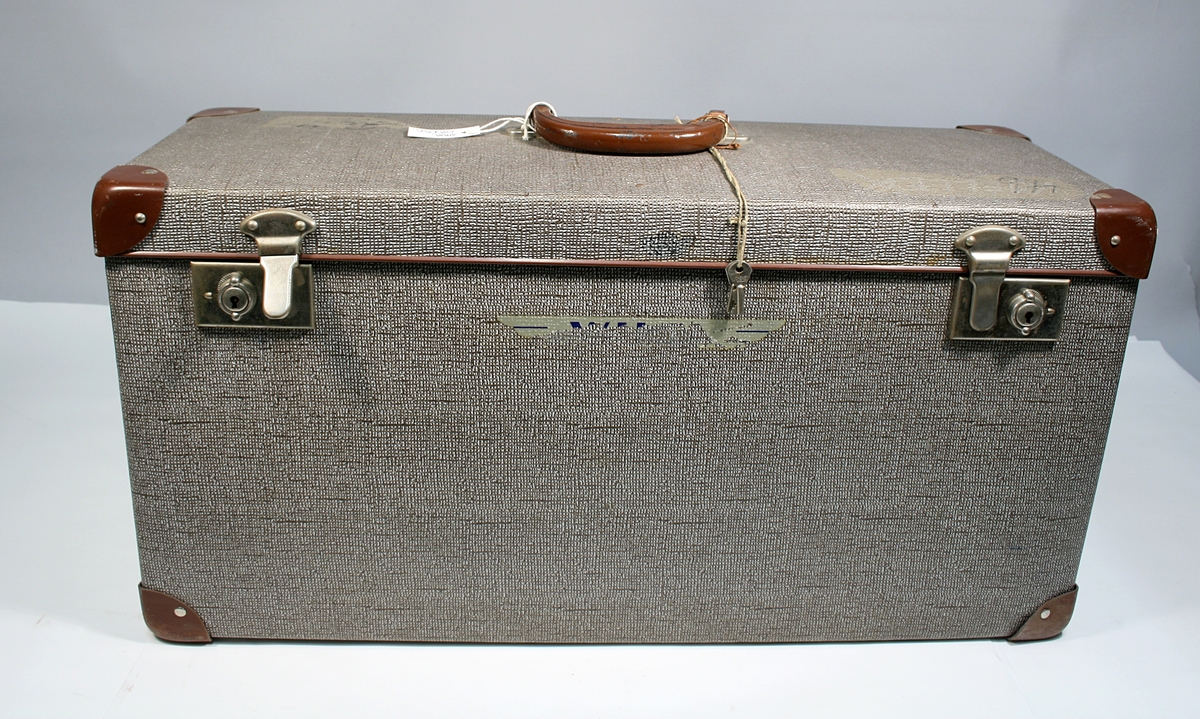 Støvsuger i koffert med brosjyre