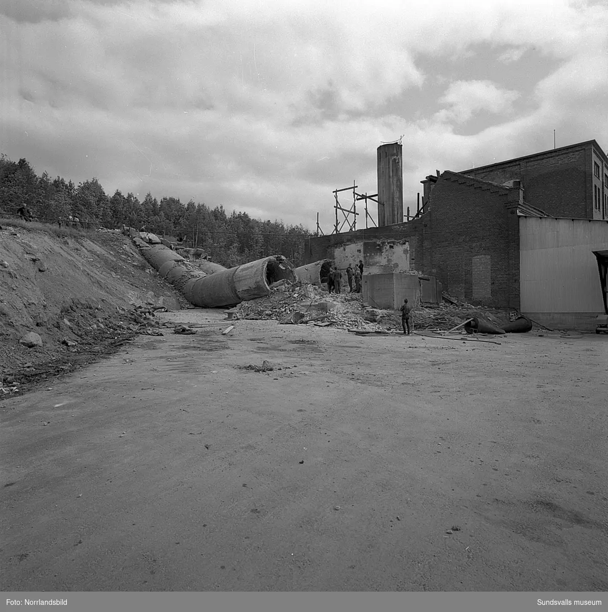 Sprängning av syratornet vid Nyhamns fabrik.