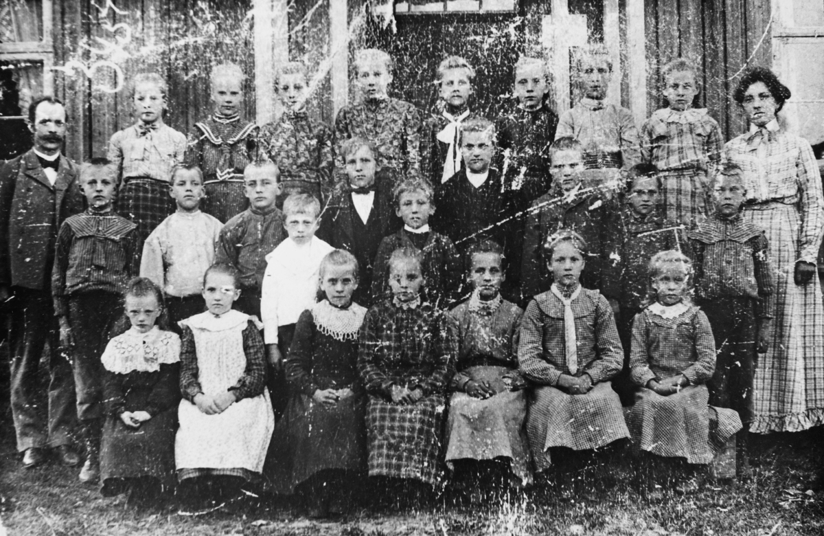 Gruppebilde fra Fagerli skole ved Mangen, ca. 1904-05.
