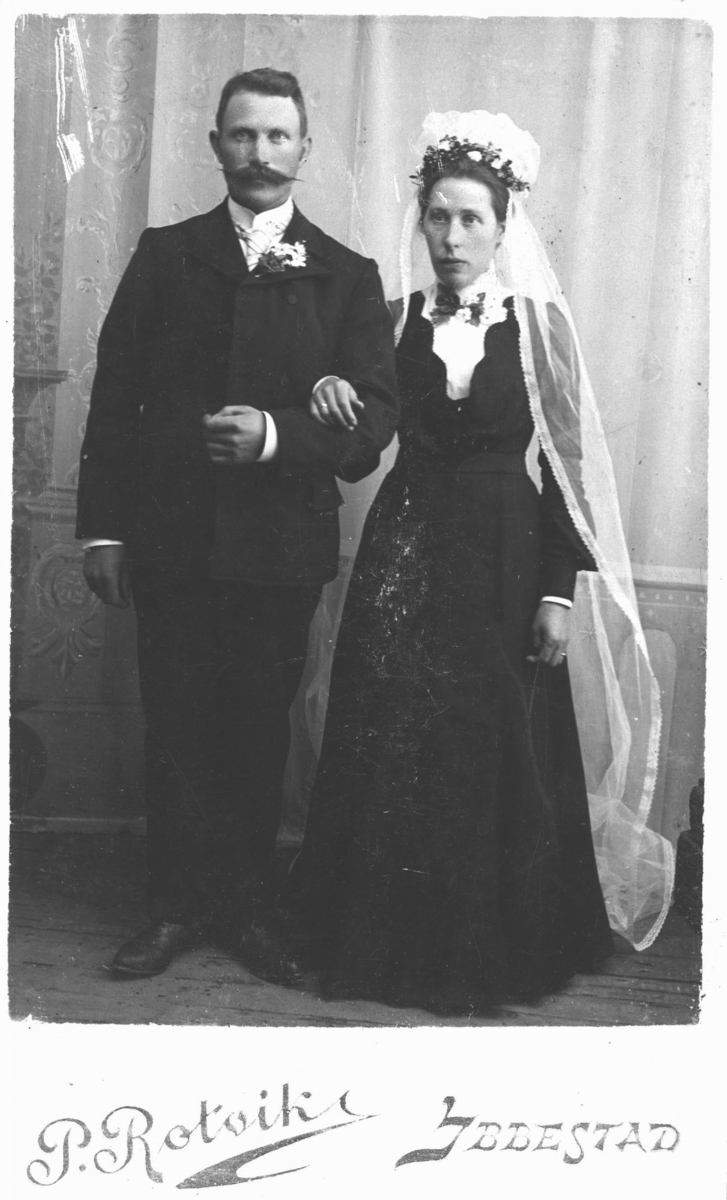 Brudebilde: Jon M Larsen og Eline M Jonsdatter, Sørgård, Bardu