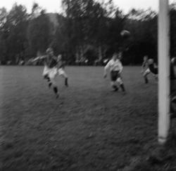Vardens arkiv. "Fotballkamp på Skotfoss. Skotfoss - Kragerø 
