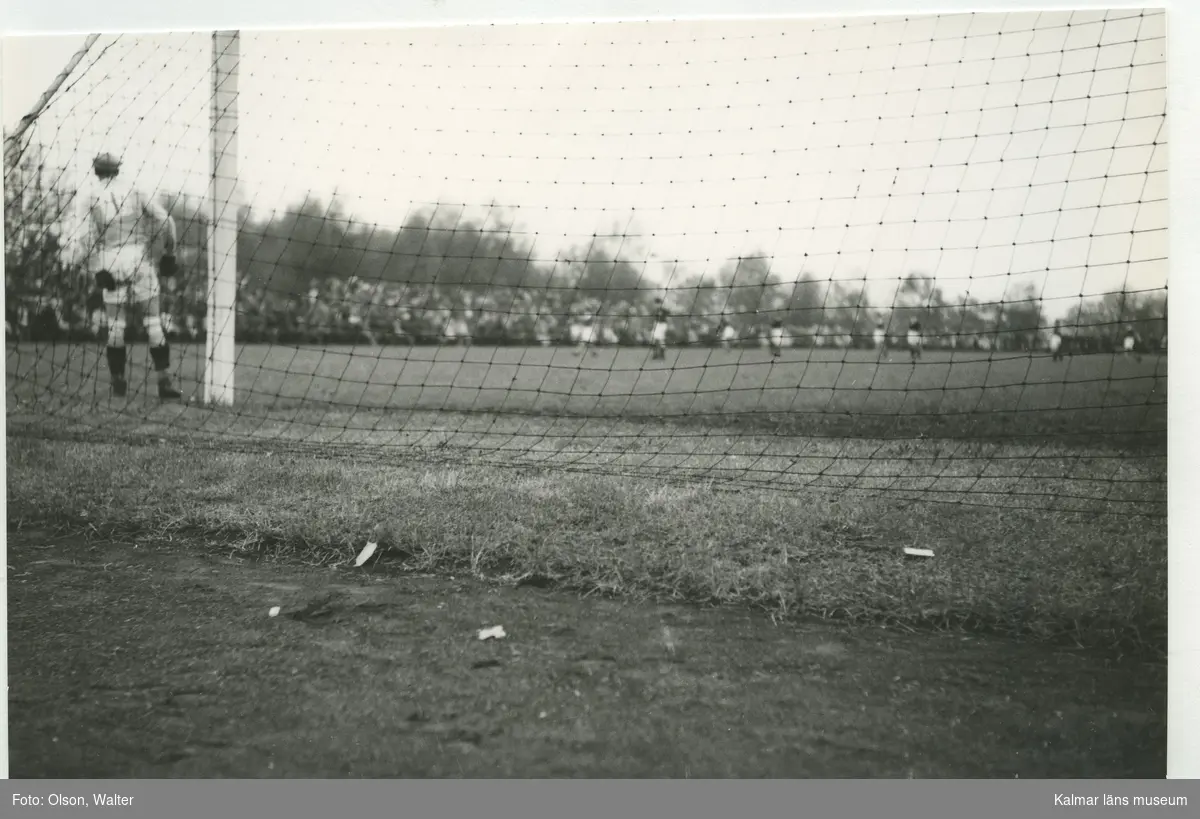 En fotbollsmatch mellan Kalmar FF och Nybro IF, 1946.