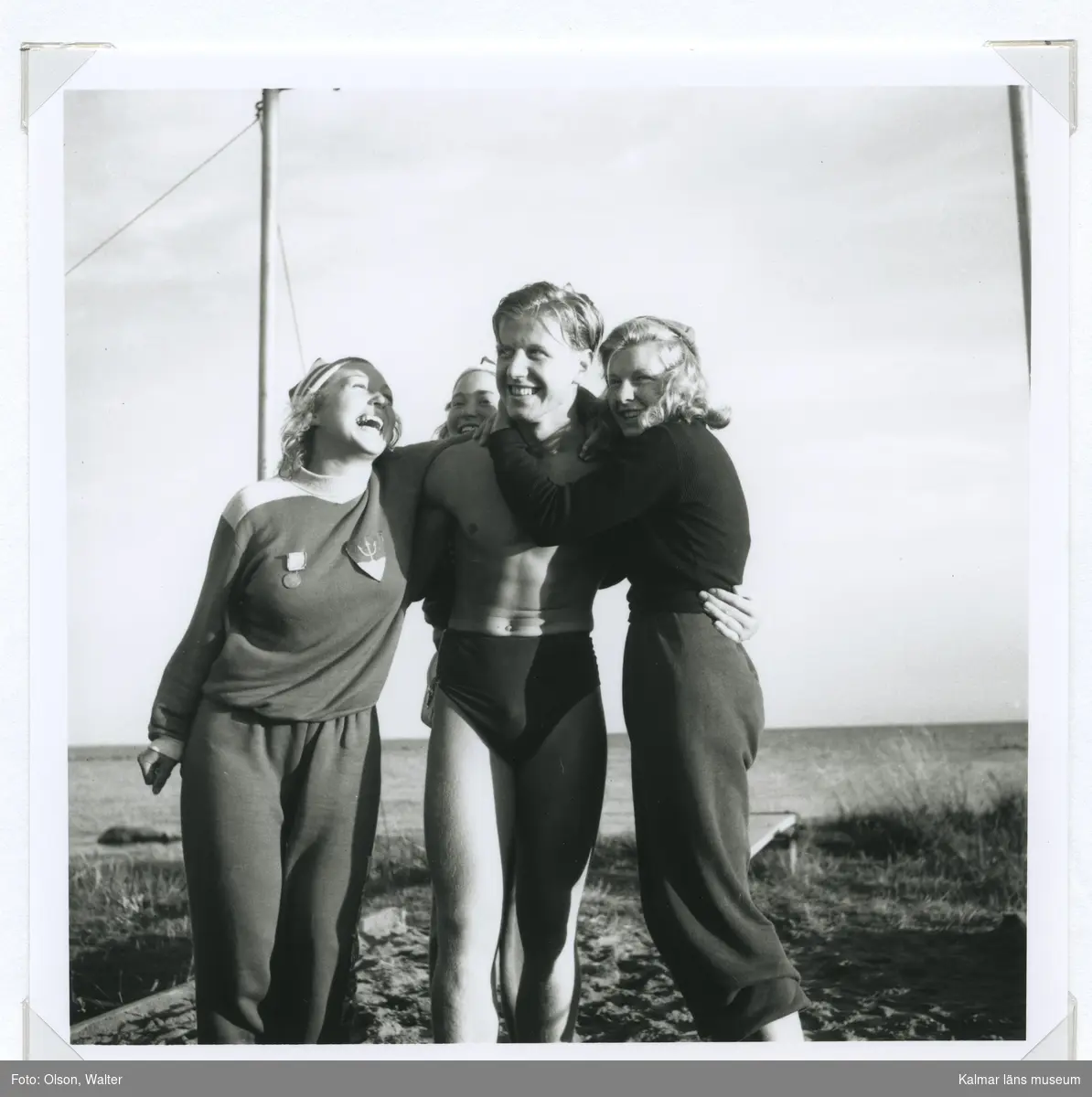 Fyra deltagare i SM i simning, som 1946 hölls vid Långviksbadet i Kalmar.