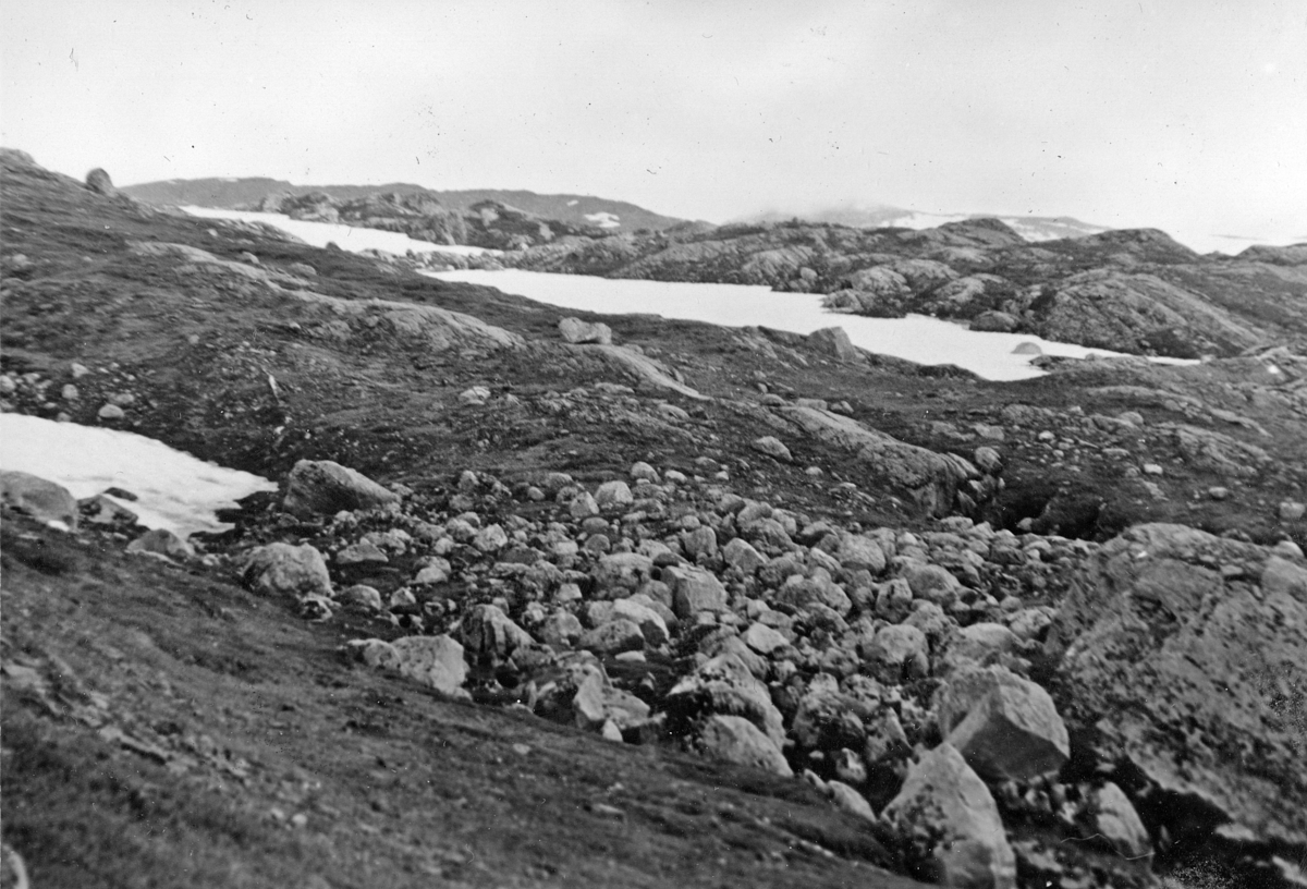Tærskald-tunnelen 1265 m - 7m² (september 1953 - februar 1955).Thorleif Hoffs album 1, side 17. Album fra Thorleif Hoff som dokumenterer anleggsvirksomheten i Glomfjord på 1950-tallet