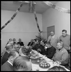 Juletilsetning for arbeidsledere på kai.