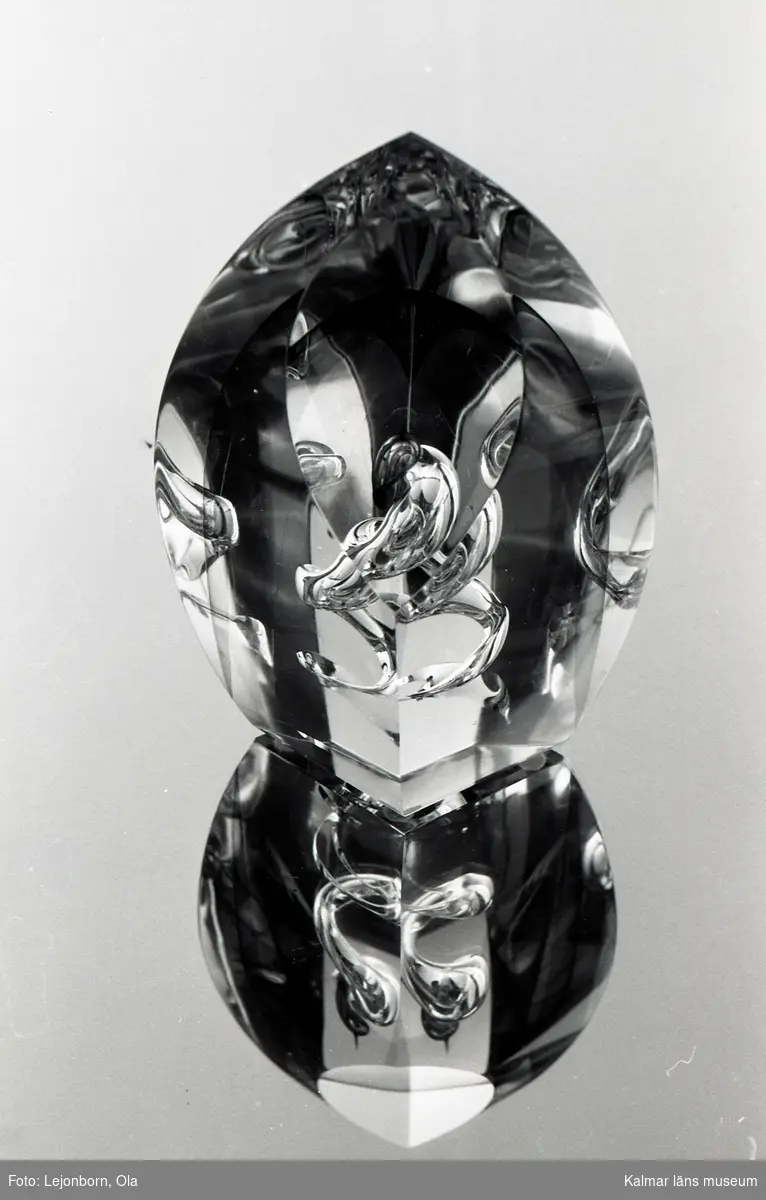 Glasskulptur
Konstnär: Eva Englund.