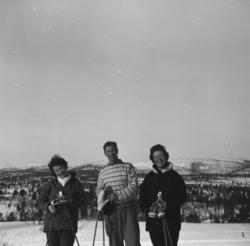 Familien på skitur. De er fra venstre: Turid Karikoski, Eino