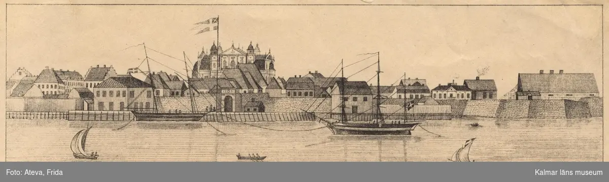 Kvarnholmen sett från söder med Domkyrkan. I förgrunden, hamnen med ett antal båtar och segelfartyg.