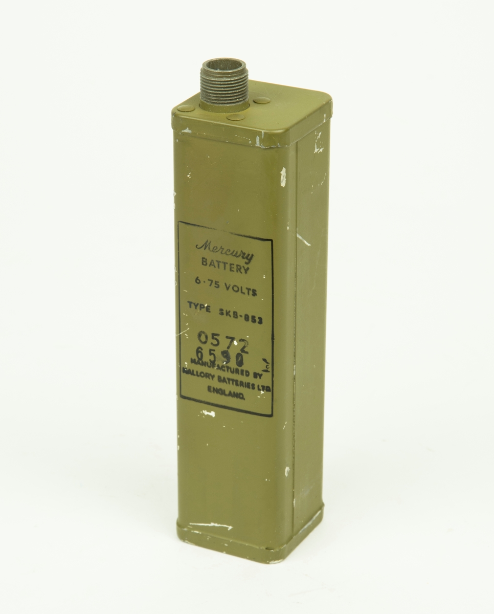 Kvicksilverbatteri för tillkoppling till nödsändare Diana. Instruktioner för användande är tryckta på ena sidan av batteriet.