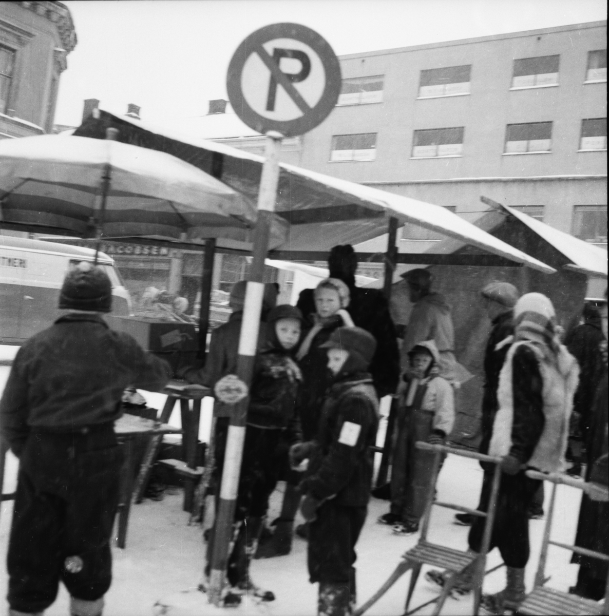 Vardens arkiv. "Marken åpnes"  23.02.1954