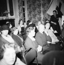 Vardens arkiv. "Røde Kors arr. Flyktningbarn. Odd Fellow"  2