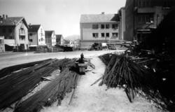 Grunnen legges til hjørnegården vis-a-vis post-og telegrafby