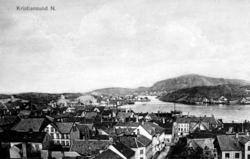 ";Kristiansund N."; Postkort med motiv sett fra Kirkelandet 