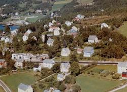 Flyfoto fra Sogmo på Tingvoll. Midt på bildet til venstre se