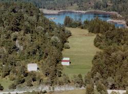 Flyfoto fra gården ";Lauvlia"; på Øydegard i Tingvoll kommun