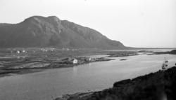 dublett
 Kulturlandskap. Fjell i bakgrunn, kan være Stemshes