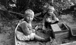 Sverdrupbarn. Muligen i Kristiansund,
 muligens i Eidsvåg, N