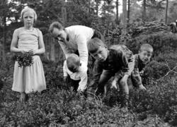 Foto trolig av kaaare Sverdrup, her sammen med fire andre Sv