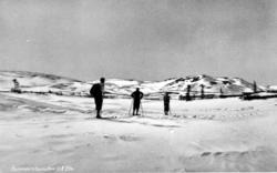 Serie. Ett av ti postkort fra en serie ved navn ";Sne over S