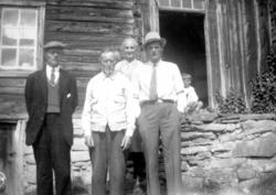 Foto av Anton Iversen Rød, her trolig sammen med nære slektn